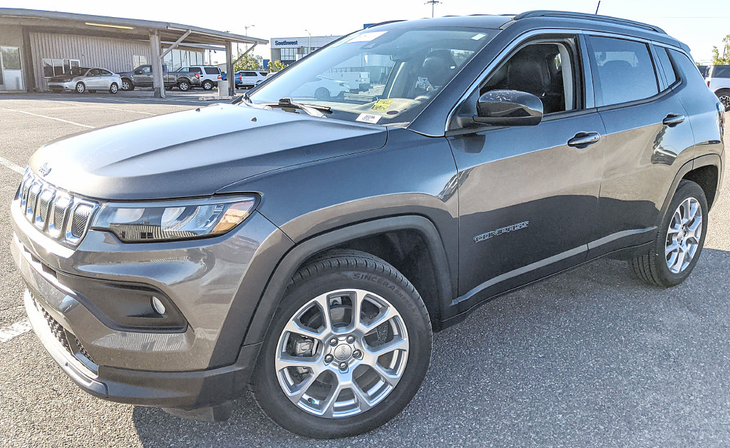 Used 2022 Jeep Compass Latitude AWD/4WD image 6