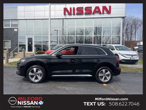 Used 2023 Audi Q5 2.0T Premium w/ Convenience Package image 2