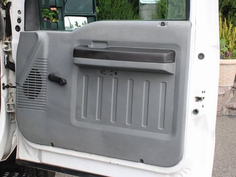 Used 2012 Ford F550 XL w/ Payload Upgrade Pkg image 39