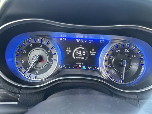 Used 2017 Chrysler 300 Limited image 11