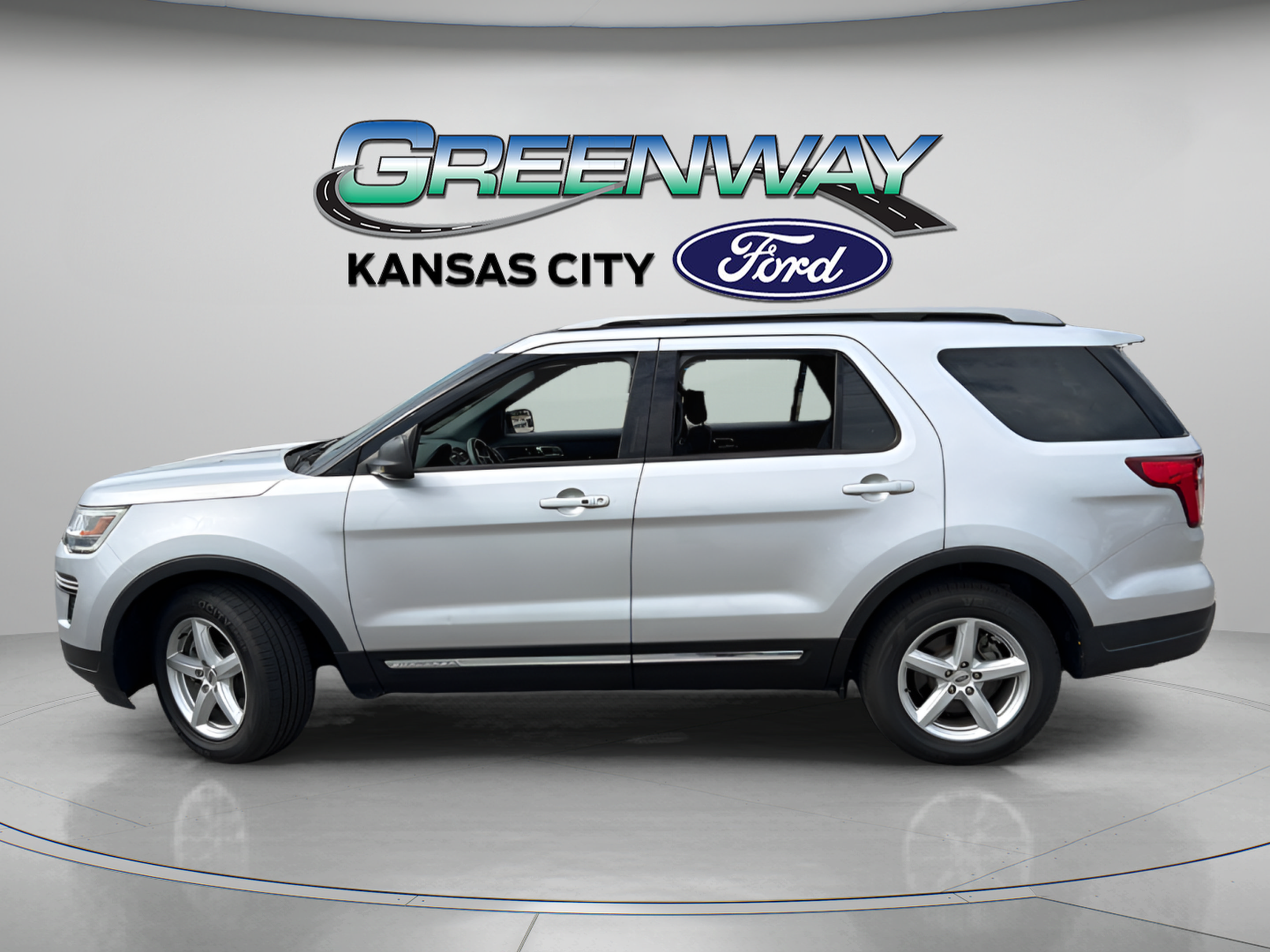 Used 2018 Ford Explorer XLT FWD image 5