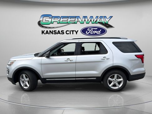 Used 2018 Ford Explorer XLT FWD image 5