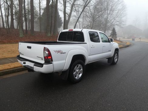 Used 2011 Toyota Tacoma PreRunner image 22