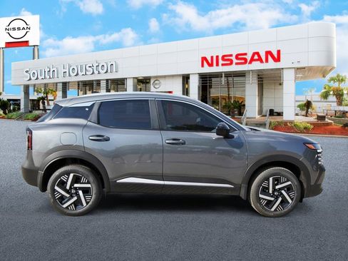 New 2026 Nissan Kicks SV w/ Illumination Package FWD image 5