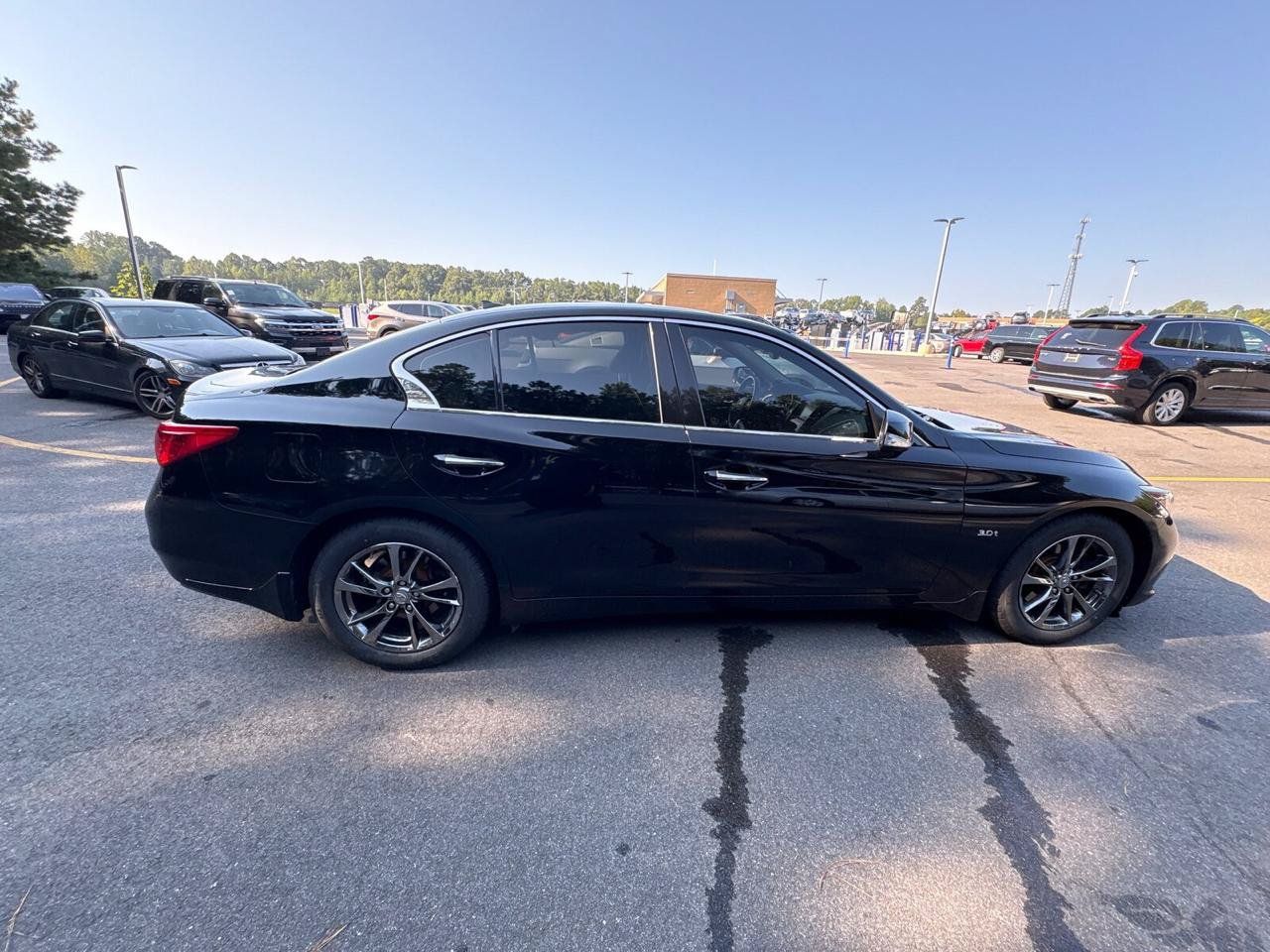 Used 2017 INFINITI Q50 Signature Edition w/ All Weather Package (L93) AWD/4WD image 6