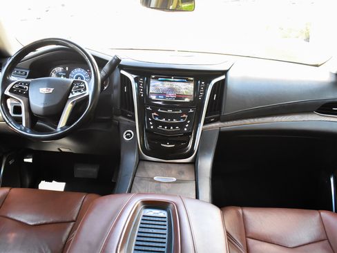 Used 2019 Cadillac Escalade Luxury image 26