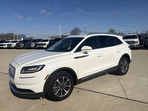 Used 2023 Lincoln Nautilus AWD image 3