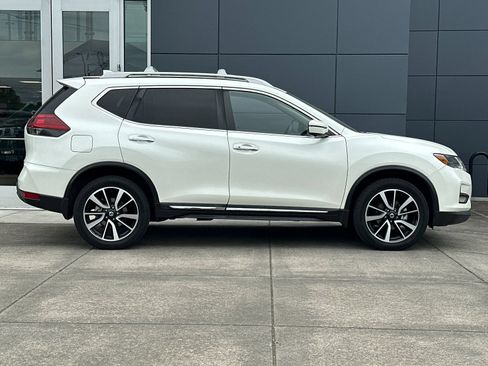 Used 2020 Nissan Rogue SL AWD/4WD image 2
