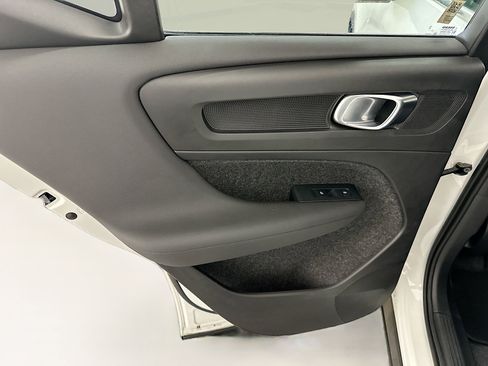 Used 2025 Volvo XC40 B5 Plus image 26