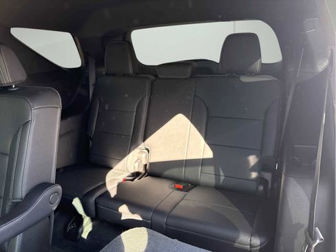 Used 2025 Chevrolet Traverse LT w/ Midnight/Sport Edition image 13