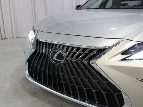 Used 2025 Lexus ES 350 w/ Technology Package FWD image 32