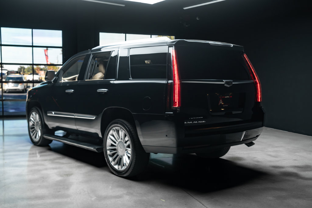 Used 2020 Cadillac Escalade Platinum AWD/4WD image 17