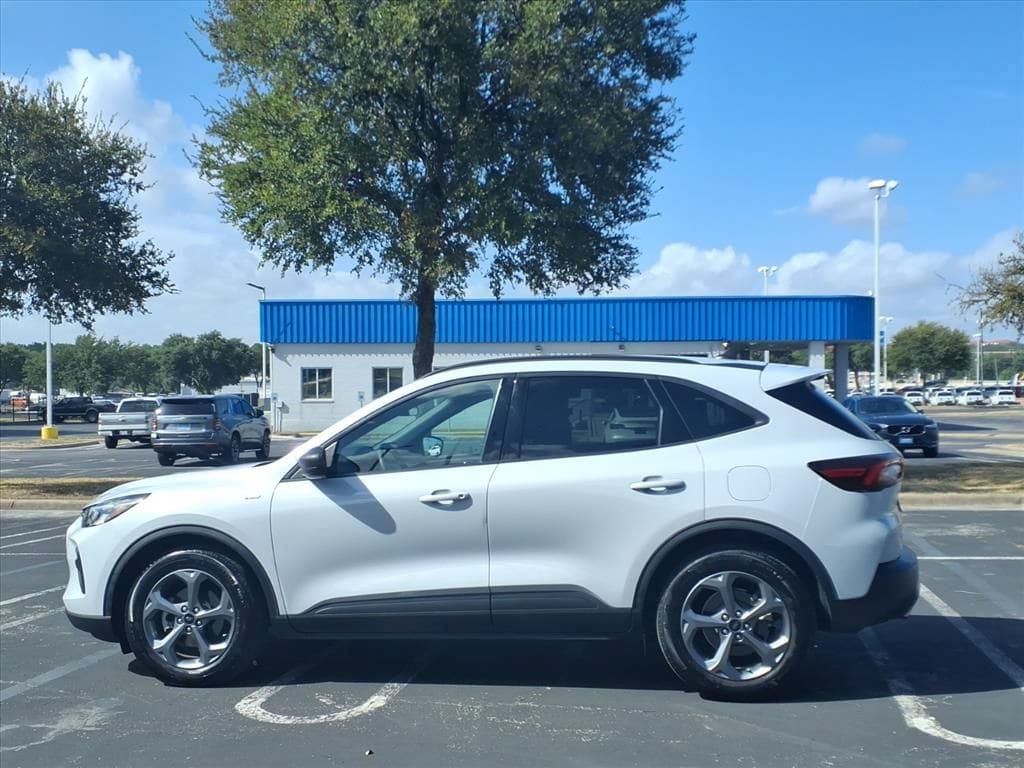Used 2025 Ford Escape ST-Line FWD image 9