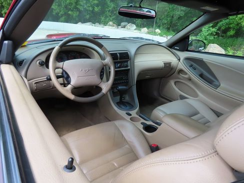 Used 2004 Ford Mustang GT RWD image 7