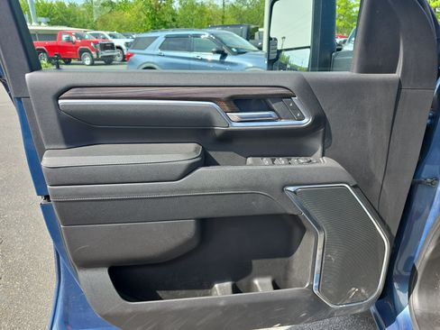 Used 2025 Chevrolet Silverado 2500 LT w/ Convenience Package AWD/4WD image 16