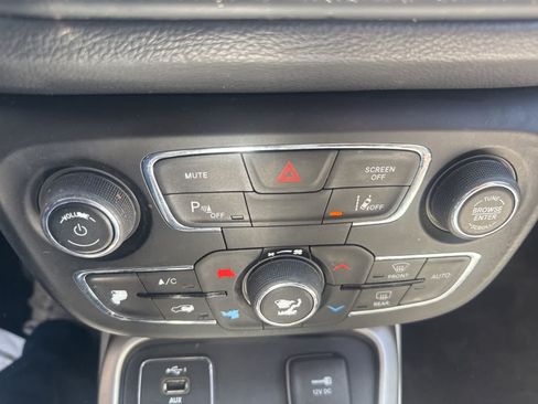 Used 2020 Jeep Compass Latitude FWD image 24