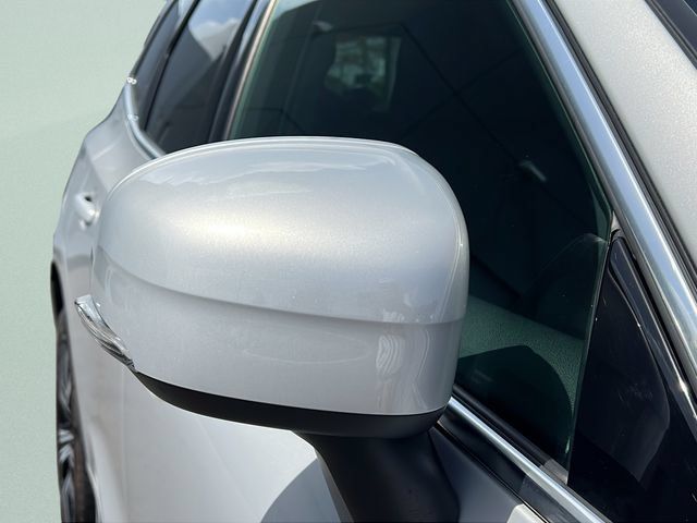 Used 2023 Volvo XC60 B5 Plus AWD/4WD image 11