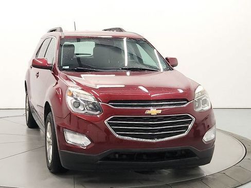 Used 2017 Chevrolet Equinox LT FWD image 2