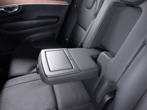 Certified 2025 Volvo XC90 B5 Plus w/ Protection Package Premier AWD/4WD image 35