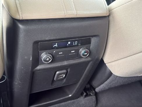 Used 2023 Chevrolet Traverse LS FWD image 16