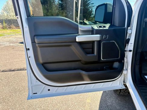 Used 2015 Ford F150 Lariat image 10