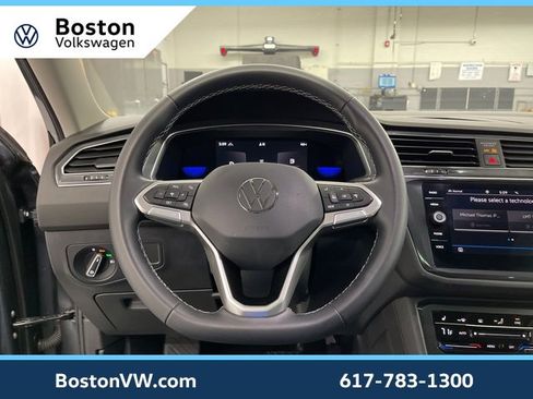 Certified 2022 Volkswagen Tiguan SE image 18