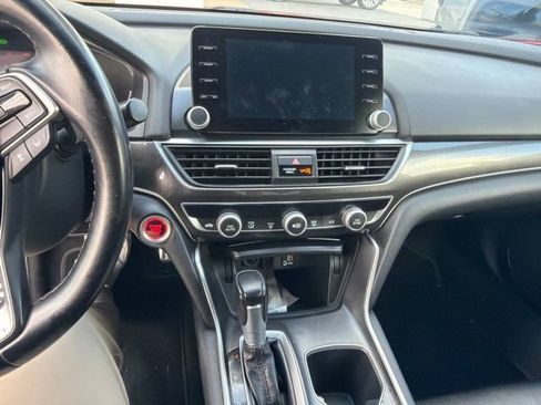 Used 2018 Honda Accord Sport image 7