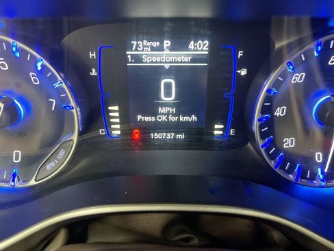 Used 2018 Chrysler Pacifica Touring-L FWD image 13