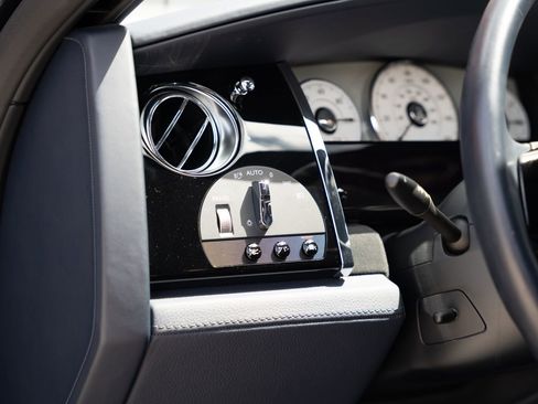 Used 2020 Rolls-Royce Ghost image 21