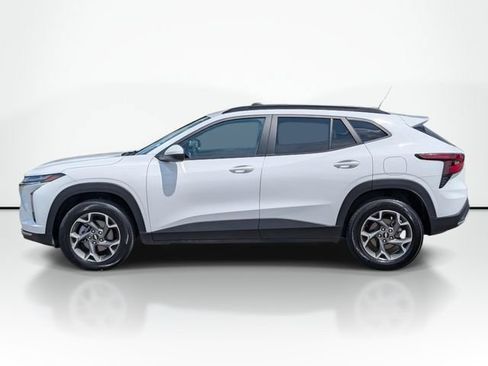Used 2025 Chevrolet Trax LT FWD image 11