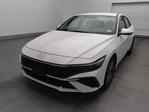 Used 2024 Hyundai Elantra SEL FWD image 15