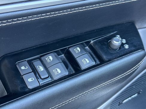 Used 2024 Jeep Wagoneer Series II w/ Flexible Seating Group AWD/4WD image 12