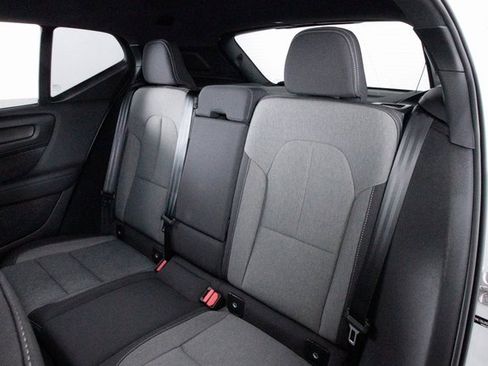 Certified 2025 Volvo XC40 B5 Core w/ Climate Package image 24