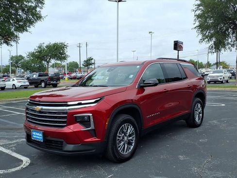 Used 2025 Chevrolet Traverse LT w/ Driver Confidence Package FWD image 12