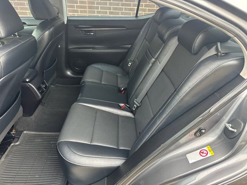 Used 2016 Lexus ES 350 w/ Accessory Package 2 image 6