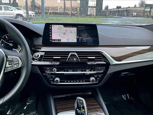 Used 2018 BMW 530i xDrive image 8