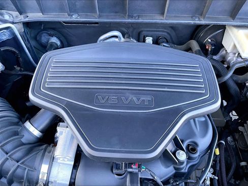 Used 2018 GMC Acadia SLT image 32