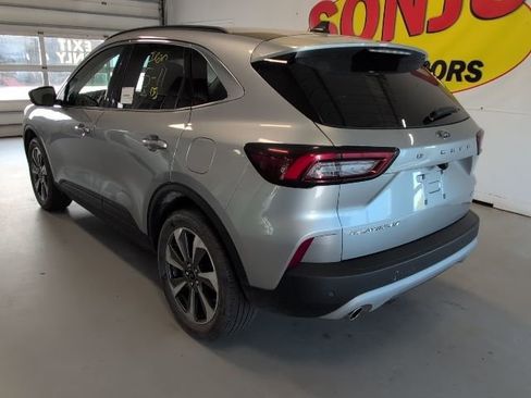 Used 2023 Ford Escape Platinum AWD/4WD image 3
