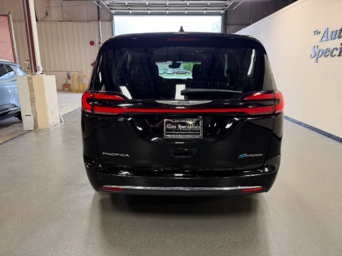 Used 2024 Chrysler Pacifica Limited FWD image 4