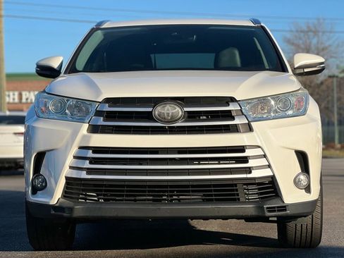 Used 2018 Toyota Highlander XLE image 12