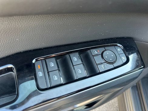Used 2025 Nissan Pathfinder SL FWD image 42