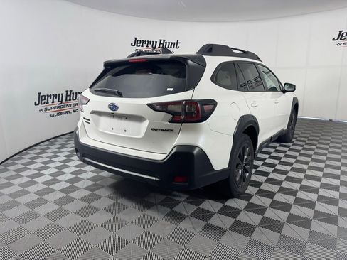 Used 2025 Subaru Outback Onyx Edition image 9