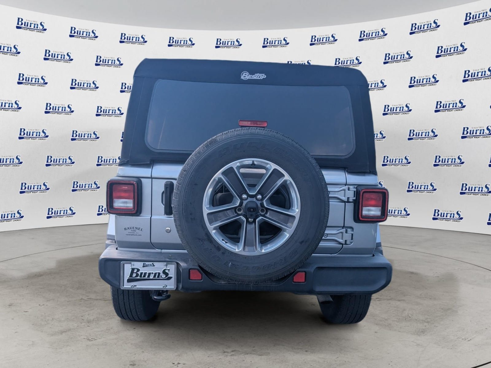 Used 2019 Jeep Wrangler Unlimited Sahara AWD/4WD image 4