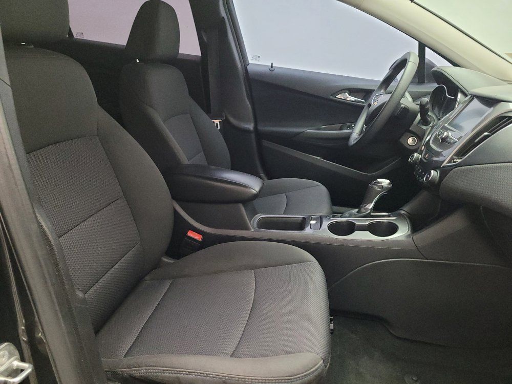 Used 2017 Chevrolet Cruze LT FWD image 21