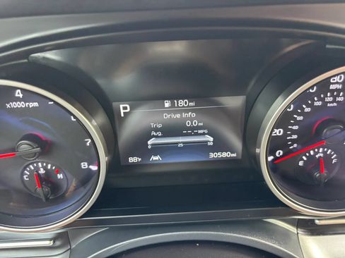 Used 2024 Kia Carnival LX FWD image 15