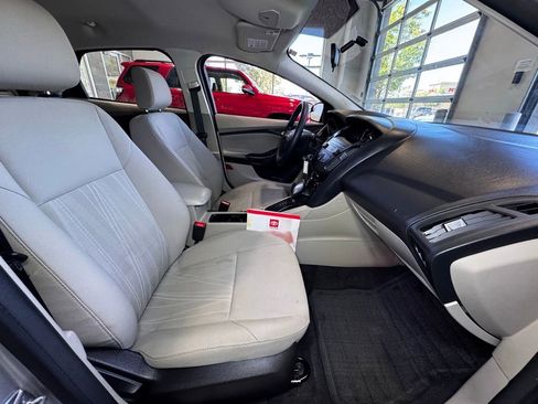 Used 2018 Ford Focus SE FWD image 46