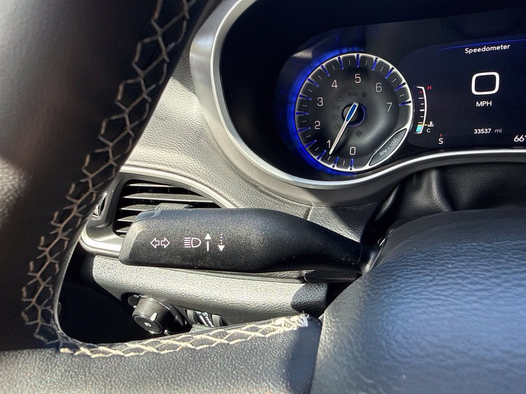 Used 2025 Chrysler Pacifica Select FWD image 19