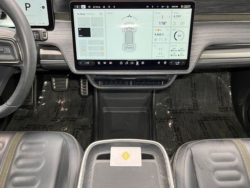 Used 2024 Rivian R1S Adventure image 9