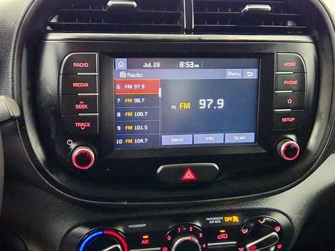 Used 2020 Kia Soul LX FWD image 18