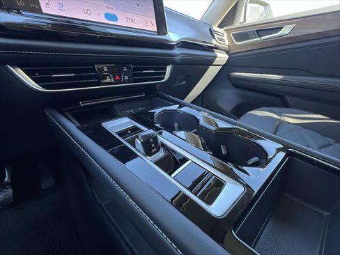 New 2026 Volkswagen Taos SE image 19